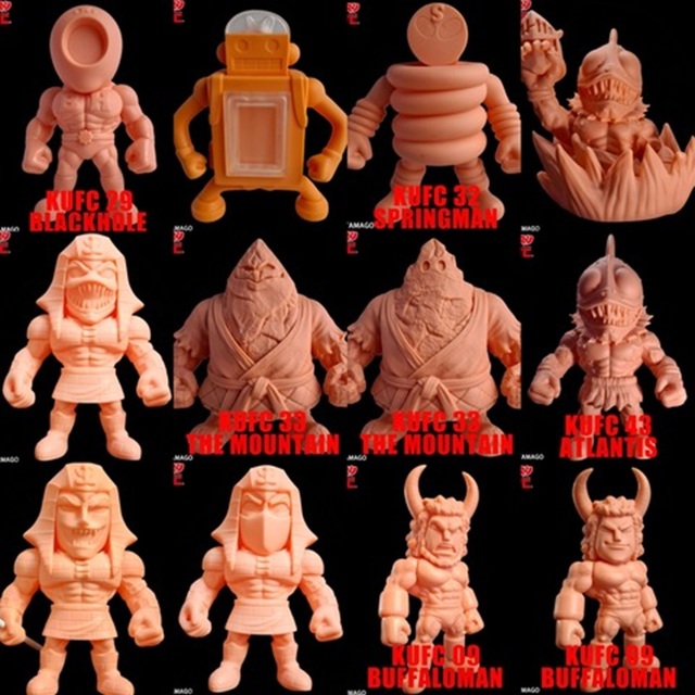 個性的なキャラクターの小型フィギュア群